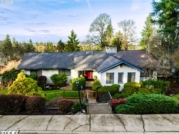 2595 Highland Oaks Dr, Eugene, OR 97405