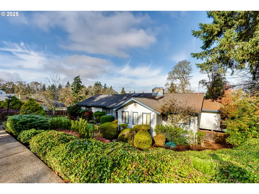 2595 Highland Oaks Dr, Eugene, OR 97405 - Image #2