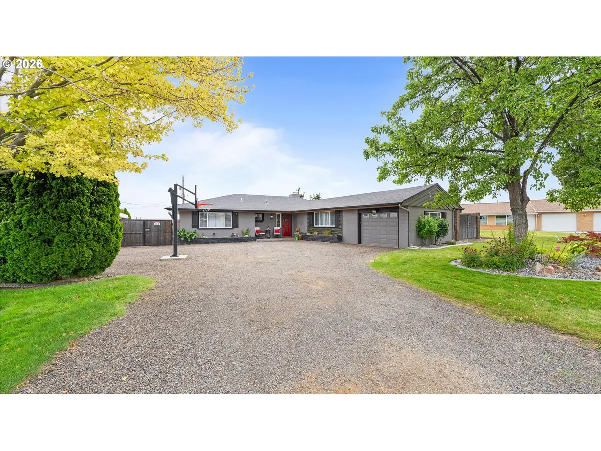428 N Underwood St, Kennewick, WA 99336 - #1