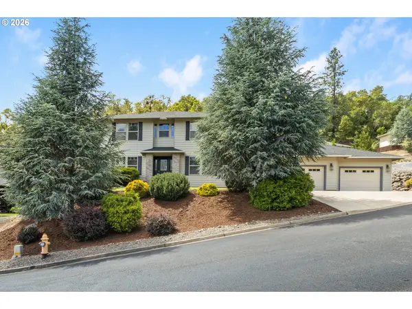 1696 NE Ruby Ct, Roseburg, OR 97470