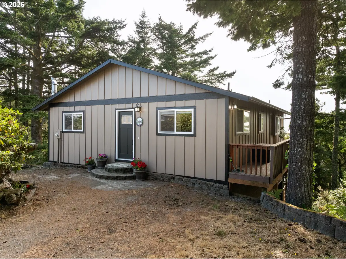4995 Grand Ave, Tillamook, OR 97141 - #1
