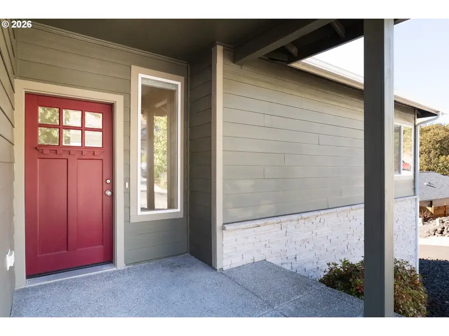 1811 NE Alameda Ave, Roseburg, OR 97470 - #2