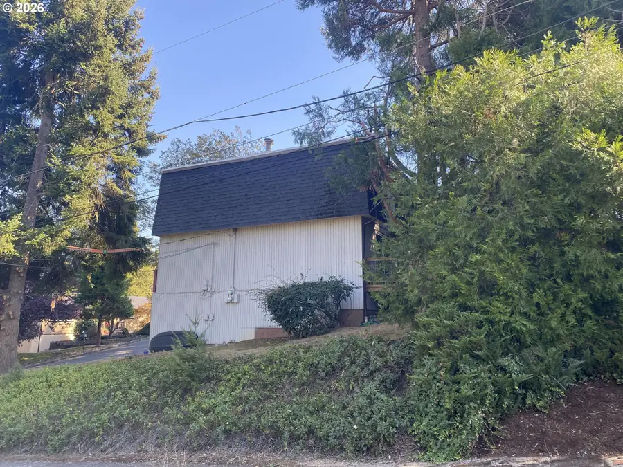 3120 W 19th Ave, Eugene, OR 97405 - #3