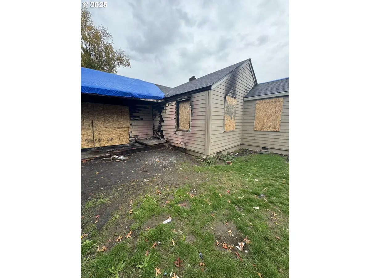 9400 NE Gertz Ct, Portland, OR 97211 - Image #1