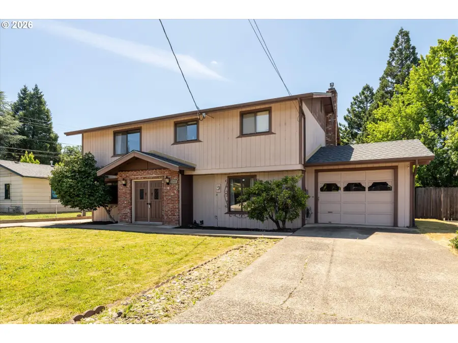 1537 NW Rachel Ave, Roseburg, OR 97471 - #2