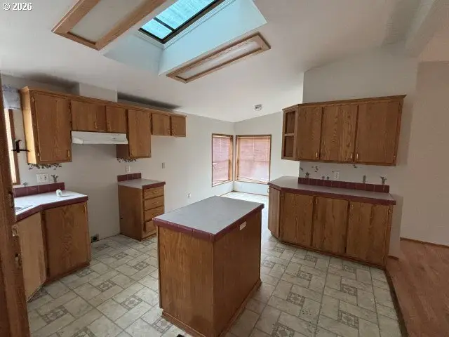 420 E 9th Ave, Junction City, OR 97448 - #3