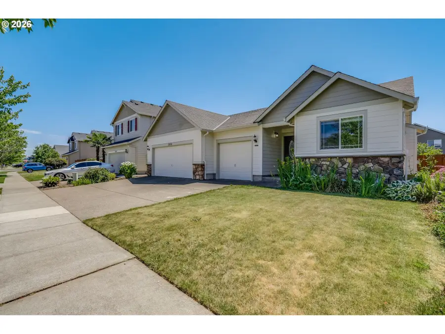 3250 Oxford St, Woodburn, OR 97071 - #3
