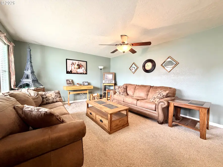 1561 Misty Dr, Hermiston, OR 97838 - #2