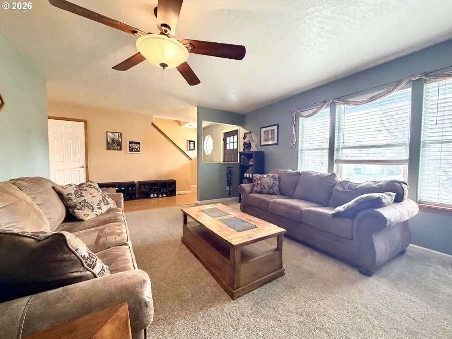 1561 Misty Dr, Hermiston, OR 97838 - #3