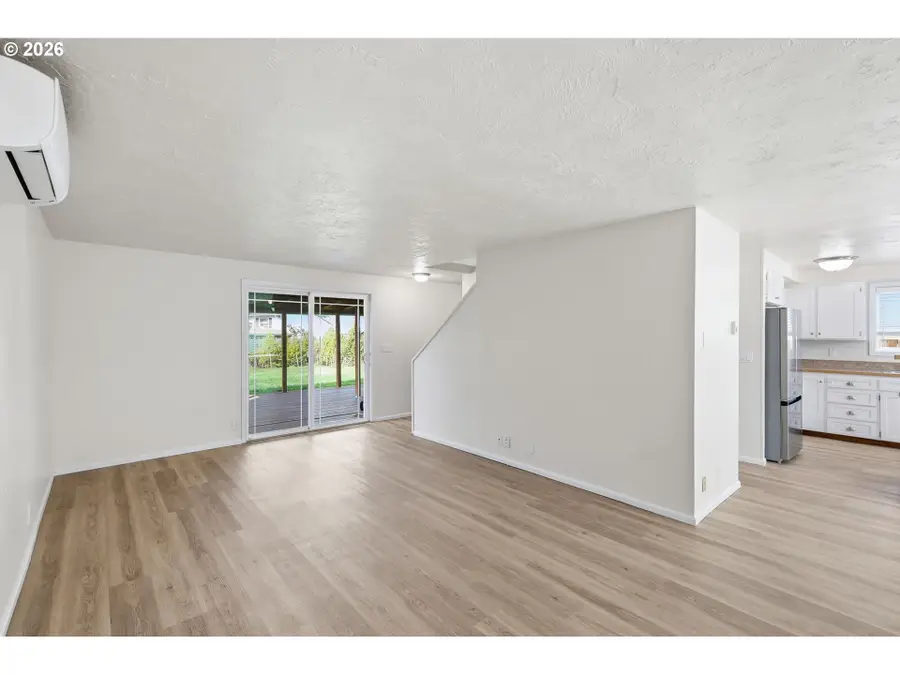 7438 A St, Springfield, OR 97478 - #3