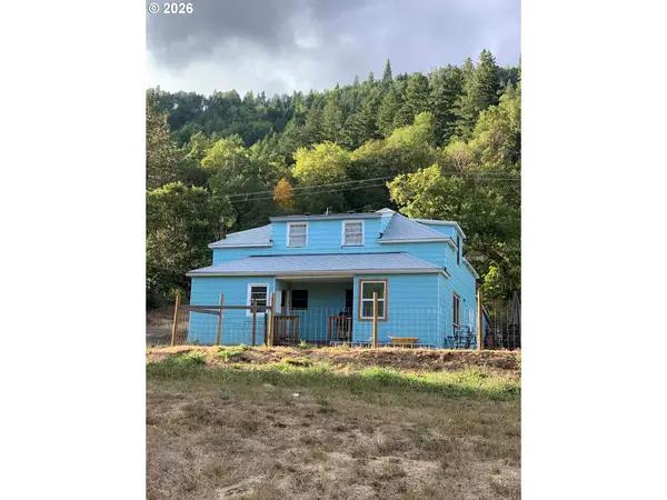 9060 Azalea Glen Rd, Glendale, OR 97442