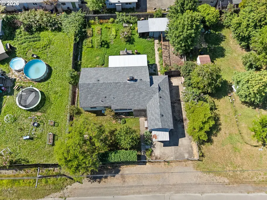 422 E 2nd Ave, Riddle, OR 97469 - #2