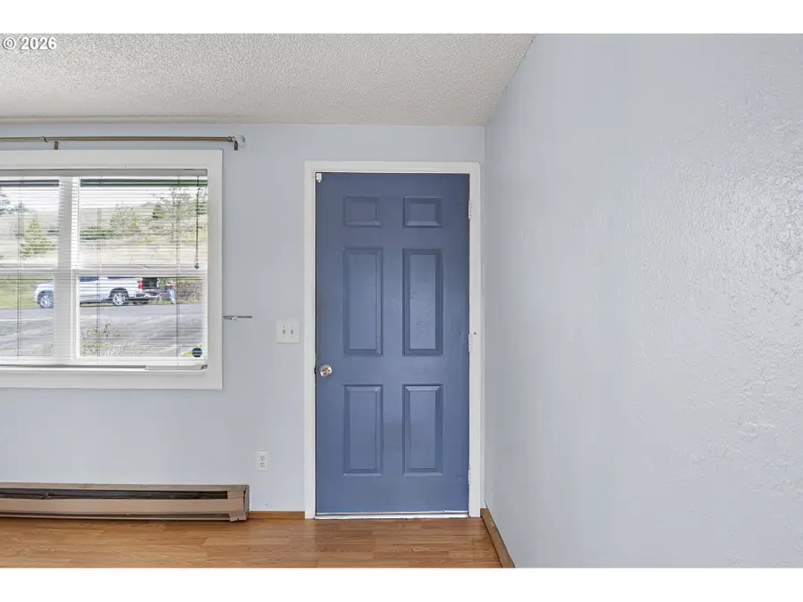 186 NE Sandy Ter, Myrtle Creek, OR 97457 - Image #2