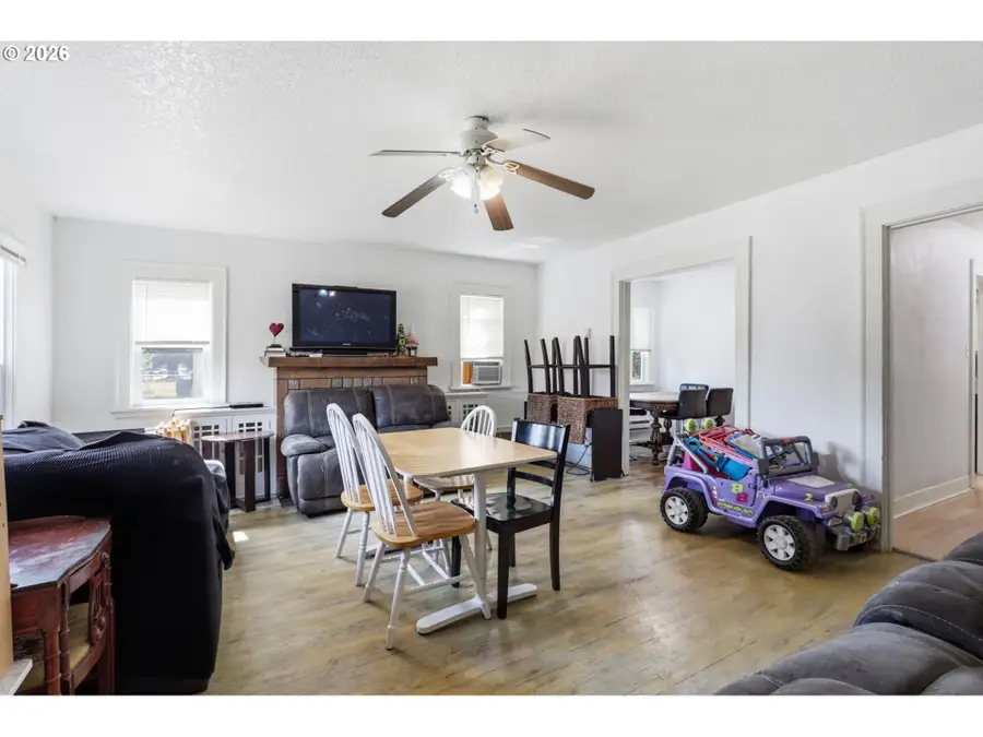 303 17th Ave, Longview, WA 98632 - #3