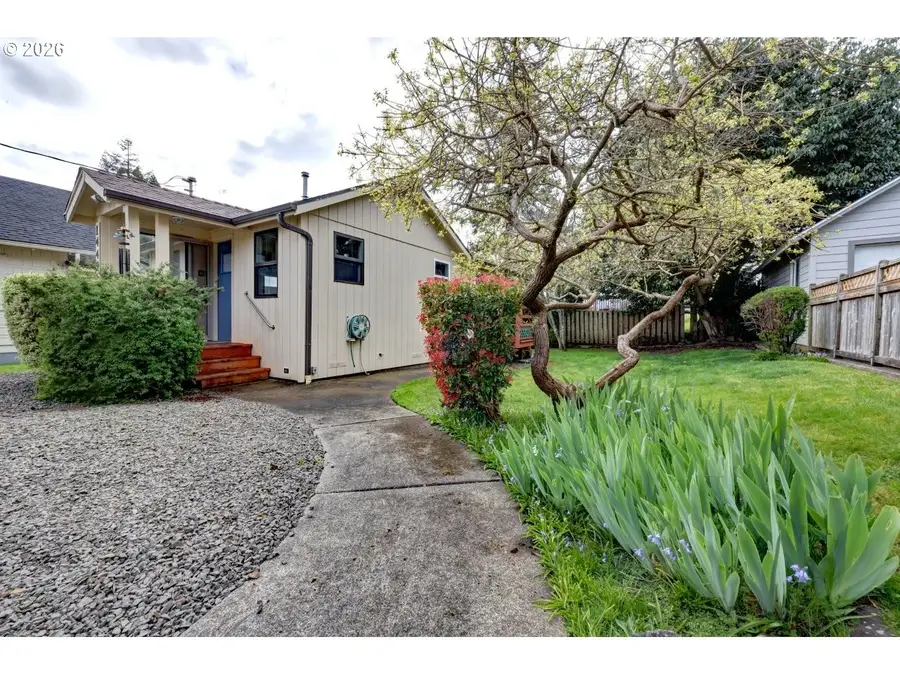 1449 9th St, Astoria, OR 97103 - #2