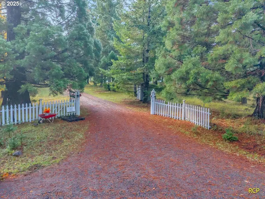 24312 Cardwell Hill Dr, Philomath, OR 97370 - Image #2