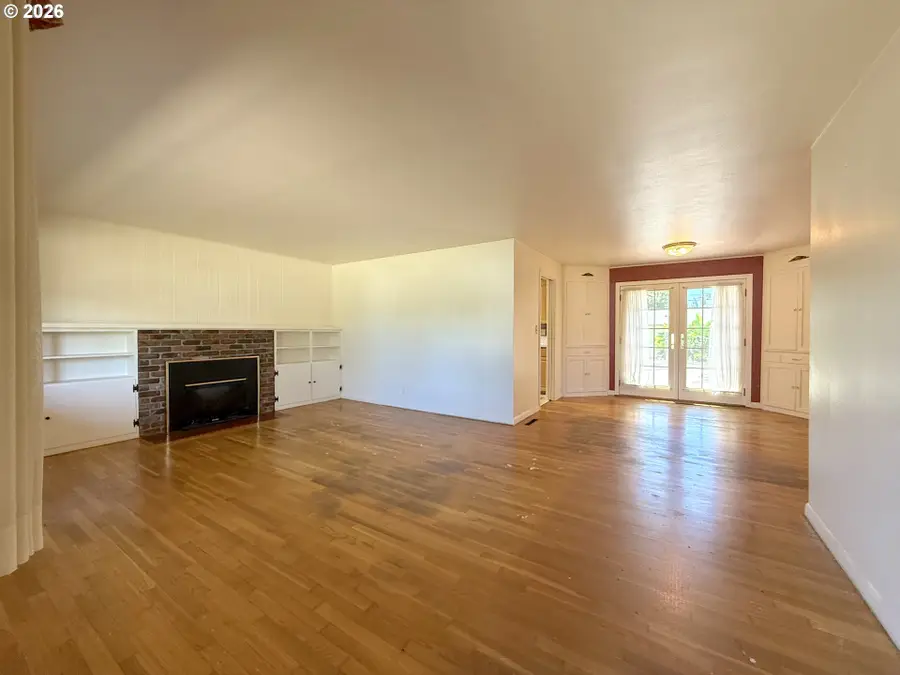 2172 Roland Way, Eugene, OR 97401 - #2