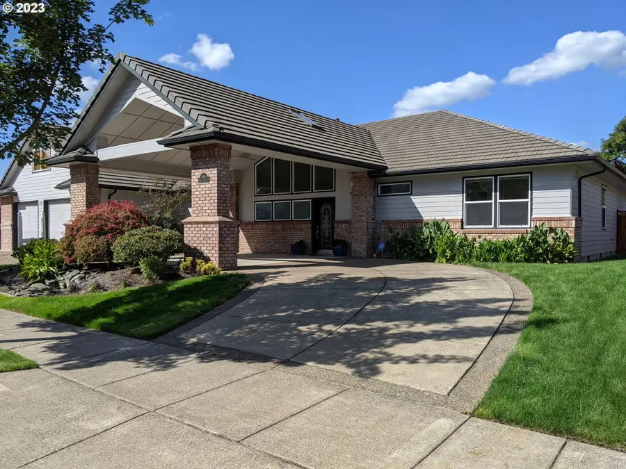 906 Mckenzie Crest Dr, Springfield, OR 97477 - #2