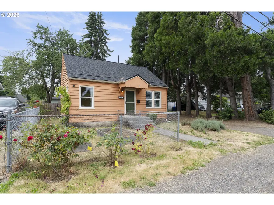 2343 SE 85th Ave Se, Portland, OR 97216 - #2