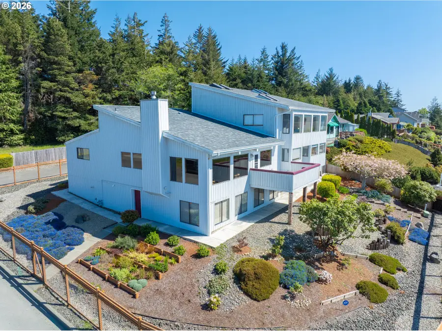 701 Prefontaine Dr, Coos Bay, OR 97420 - #2