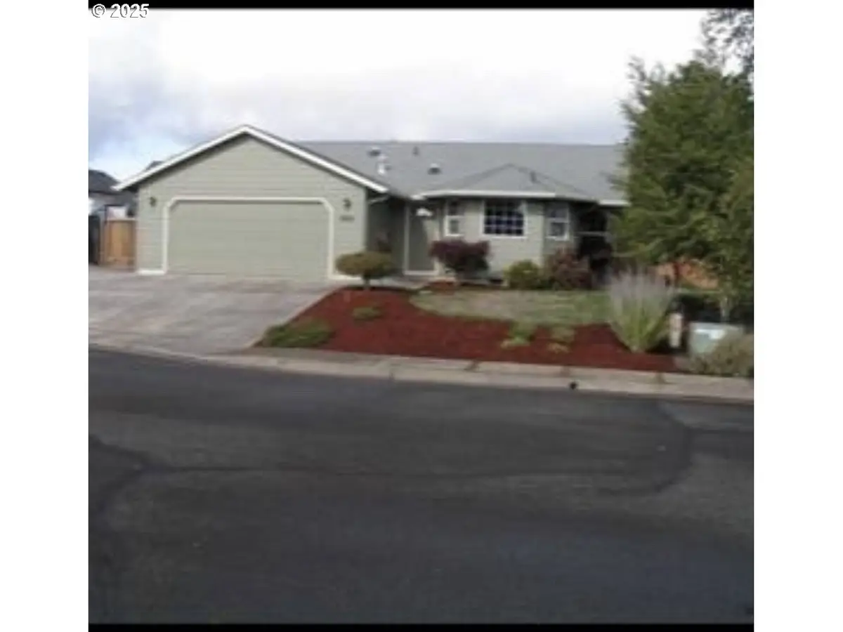 1066 SW Aspen Ln, Dallas, OR 97338 - Image #1
