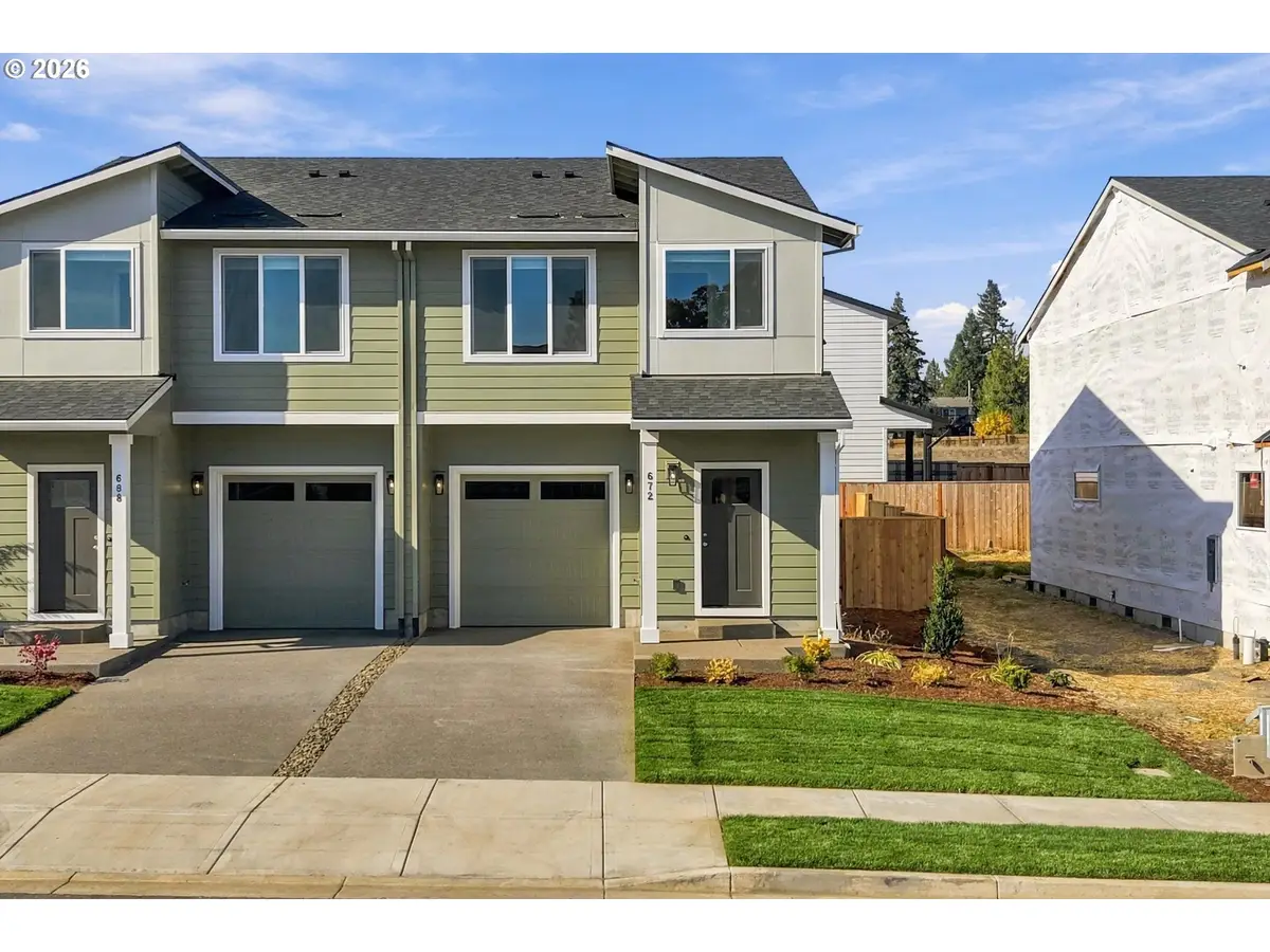 672 S 5th St, Carlton, OR 97111 - #1