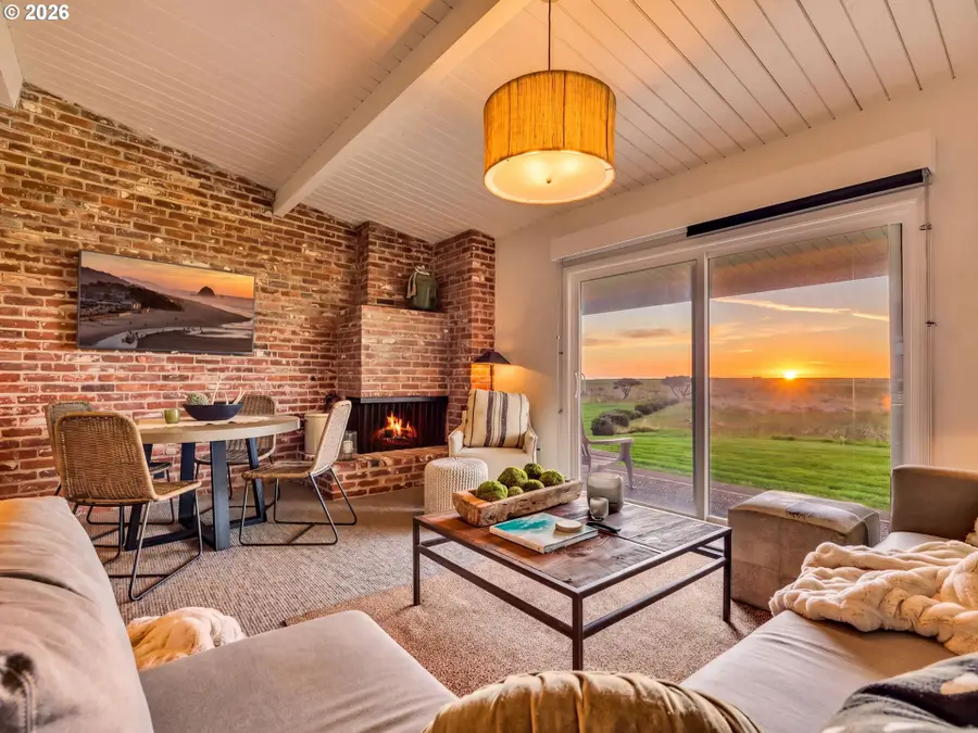 101 13th St #211, Gearhart, OR 97138 - #3