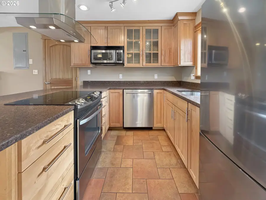 7350 SW Stewart St, Portland, OR 97223 - #2