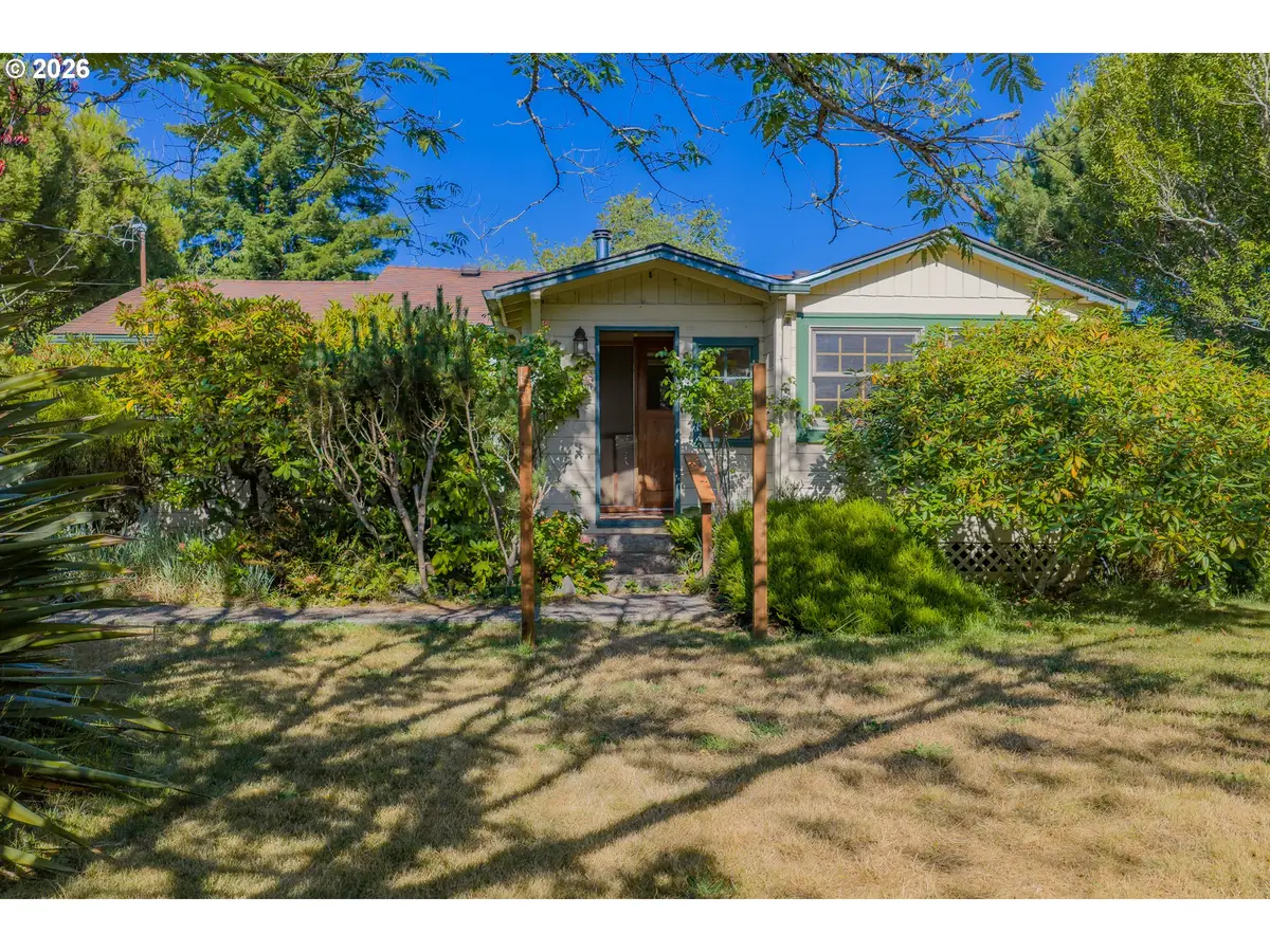 635 25th St, Myrtle Point, OR 97458 - #1