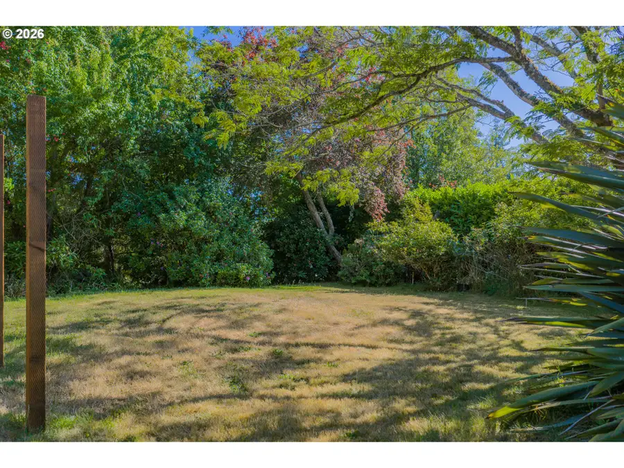 635 25th St, Myrtle Point, OR 97458 - #3