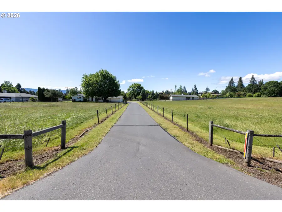 4319 Belmont Dr, Hood River, OR 97031 - #3