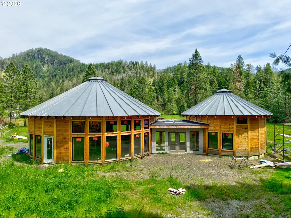 5875 Little River Rd, Glide, OR 97443 - #1