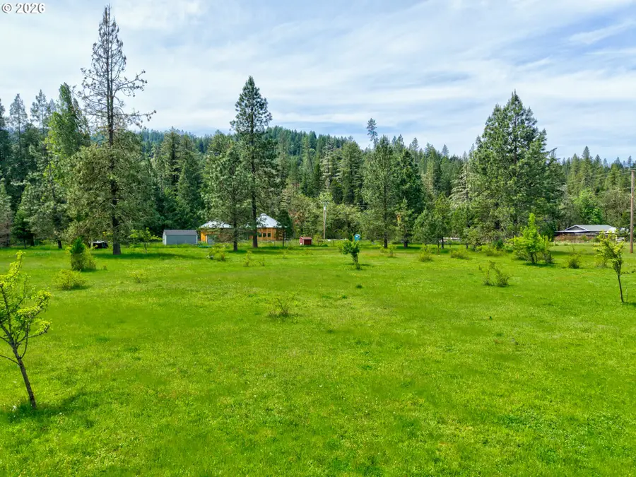 5875 Little River Rd, Glide, OR 97443 - #2