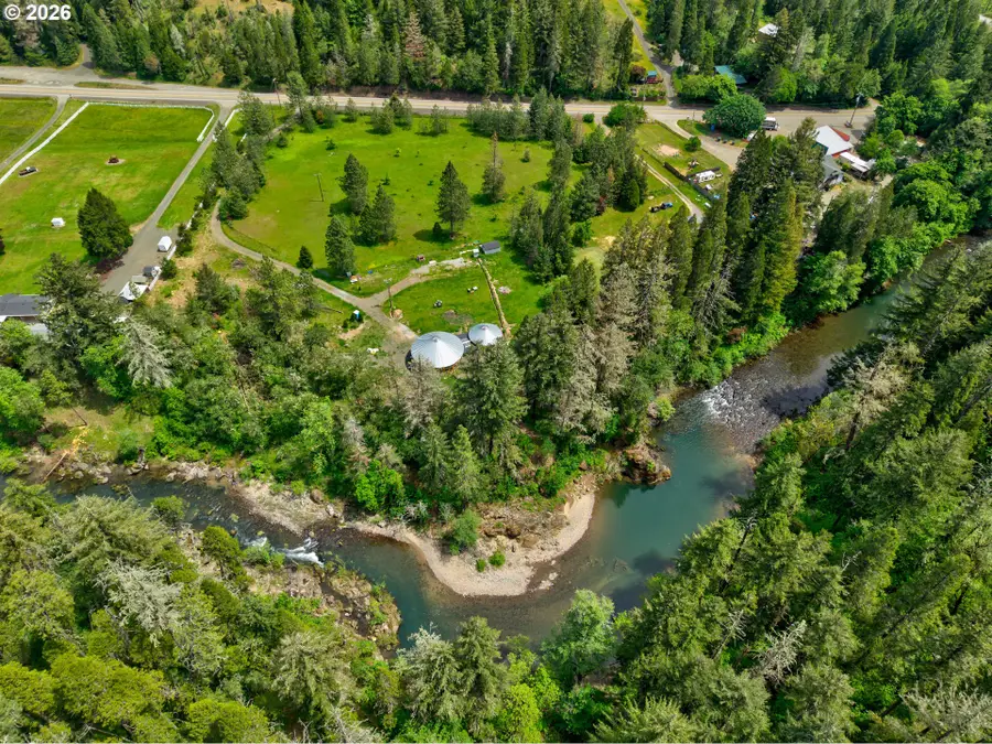 5875 Little River Rd, Glide, OR 97443 - #3