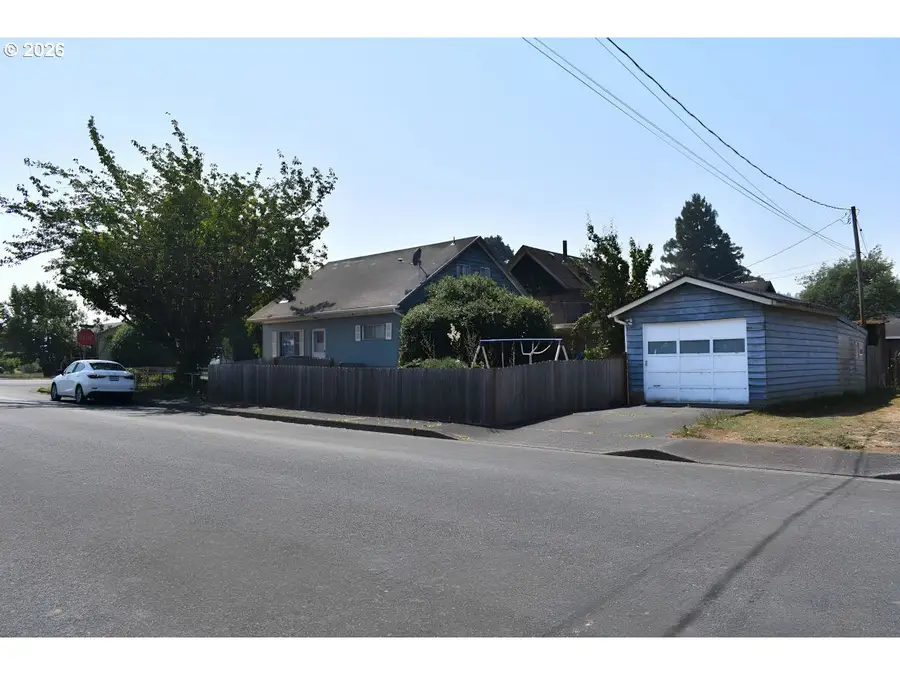 126 3rd St, Myrtle Point, OR 97458 - #2