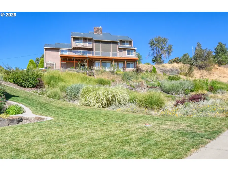 704 NW 3rd Dr, Pendleton, OR 97801 - #2