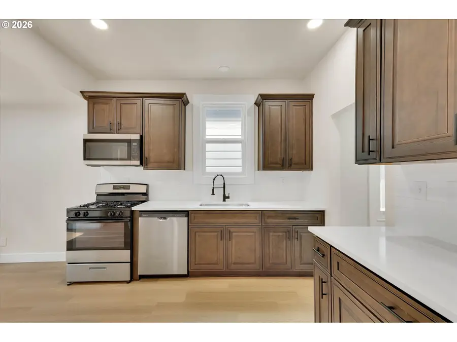 1926 SE Washington St, Portland, OR 97214 - #2