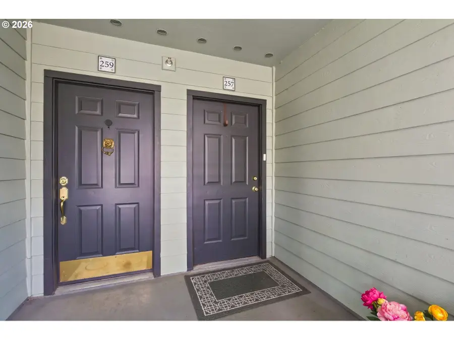 257 N Hayden Bay Dr, Portland, OR 97217 - #2