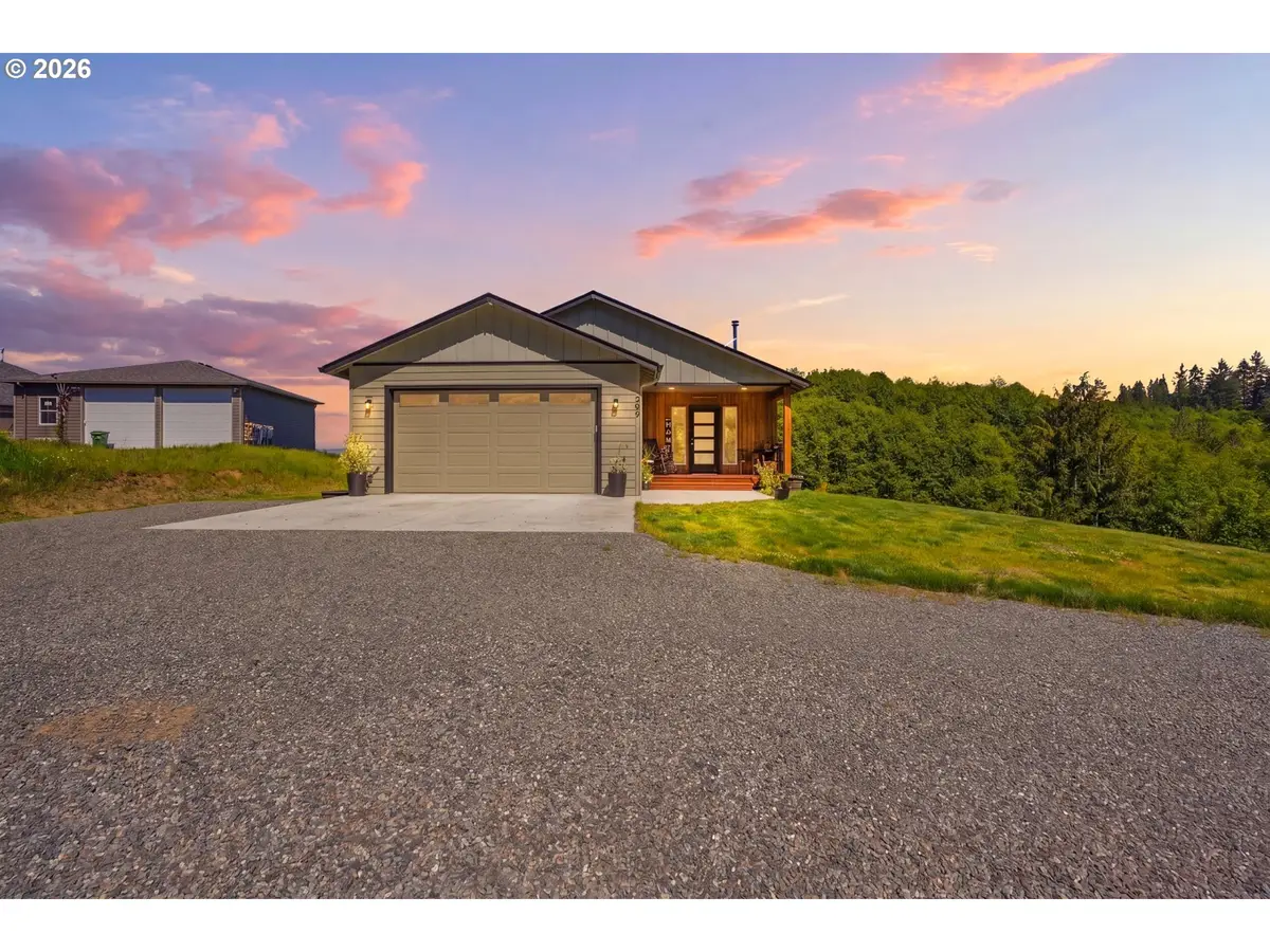 200 Red Hawk Dr, Castle Rock, WA 98611 - #1