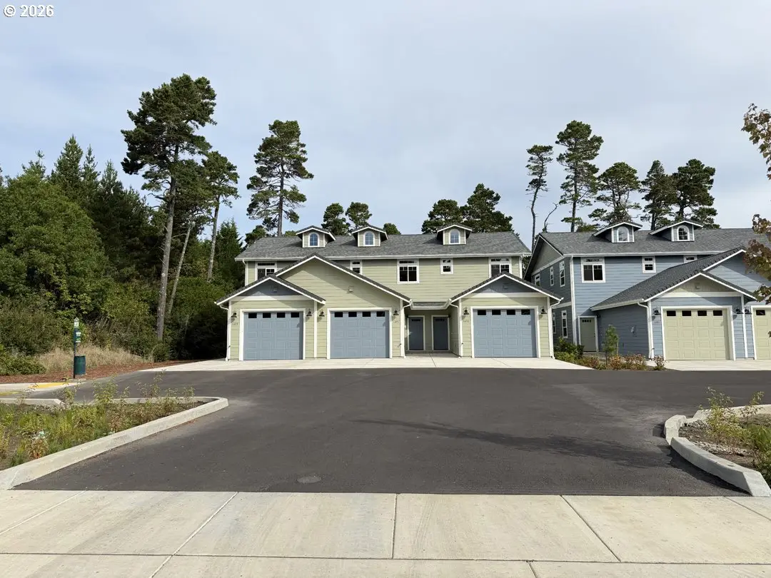 1435 37th St, Florence, OR 97439 - #1