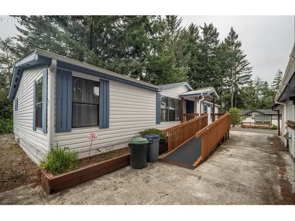 1445 Village Pines Ave, CoosBay, OR 97420
