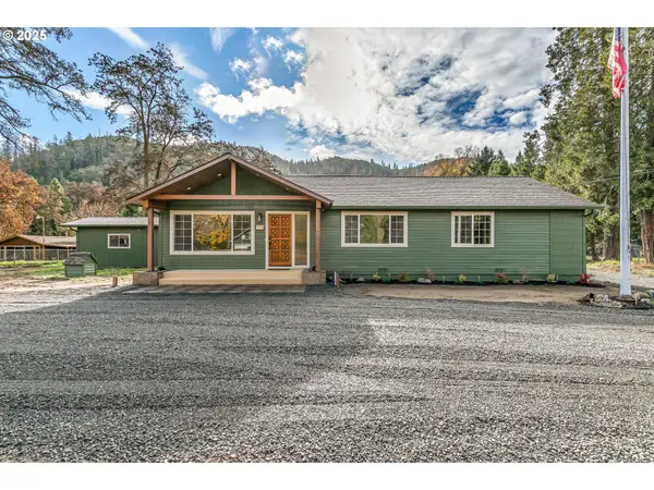 753 Rogue River Hwy, GoldHill, OR 97525