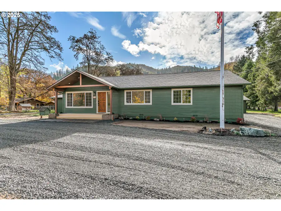 753 Rogue River Hwy, Southwest Jackson, OR 97525 - Image #2