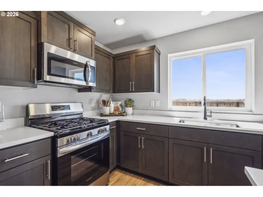571 Spring Blvd, Woodburn, OR 97071 - #3