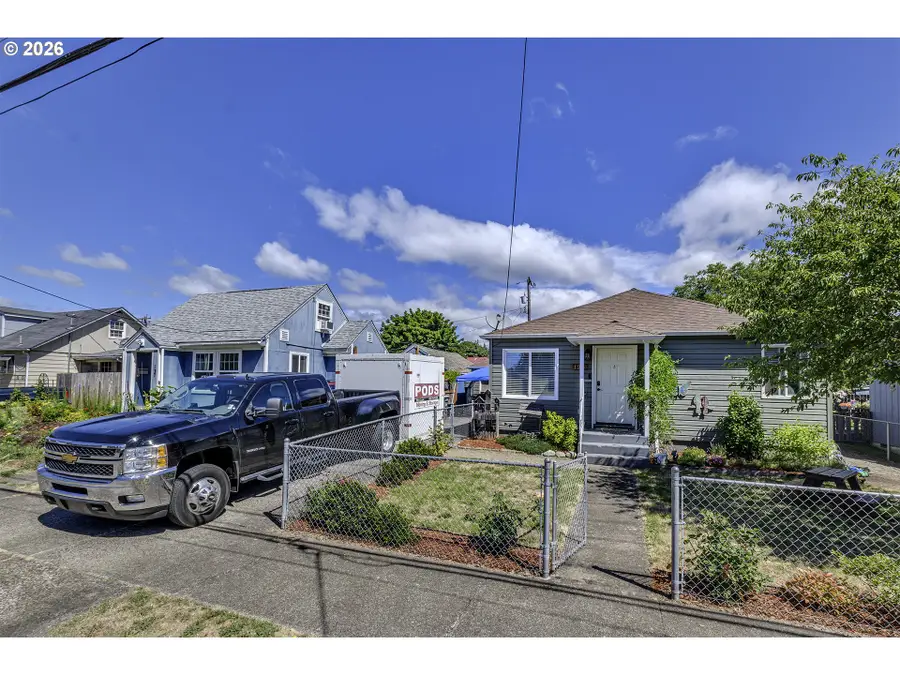 125 SW Harrison St, Sheridan, OR 97378 - #2