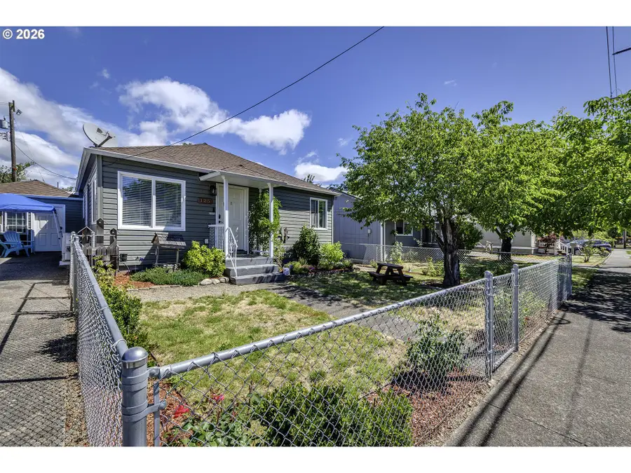 125 SW Harrison St, Sheridan, OR 97378 - #3