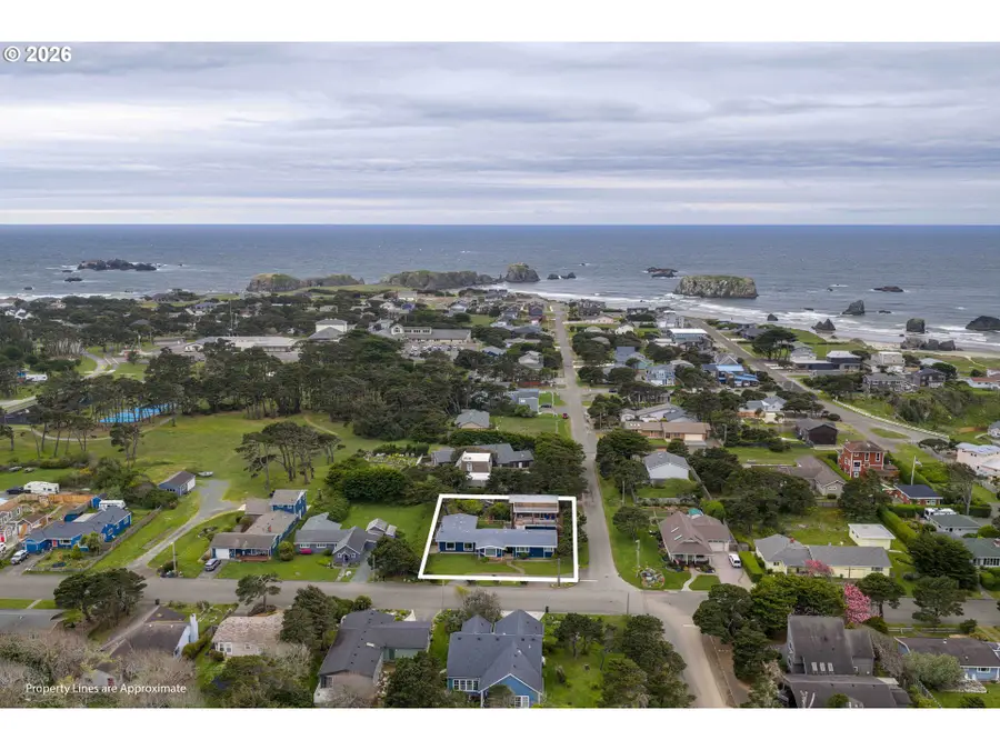 820 Jackson Ave Sw, Bandon, OR 97411 - #2