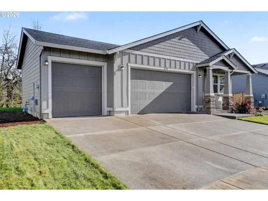 215 Walnut St, Mount Angel, OR 97362 - #2