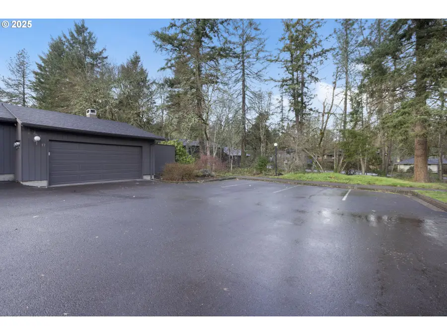 17 Westbrook Way, Eugene, OR 97405 - Image #2