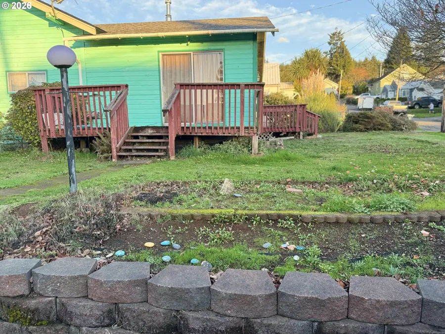 684 E 10th St, Coquille, OR 97423 - Image #2